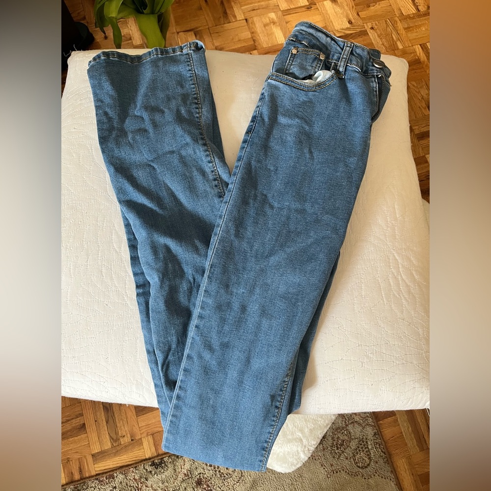 Xs Long Skinny Jeans (over shoes) cute and stylish, nice booty definition😍